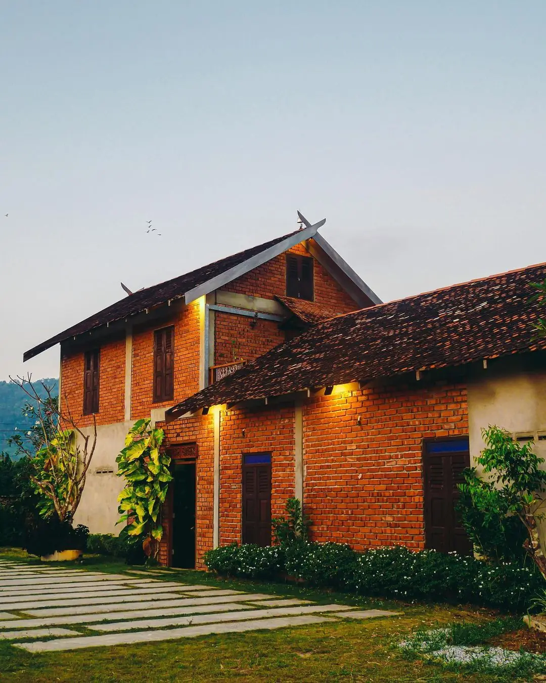 Large two-storey brick villa with loft, Rumah Wan